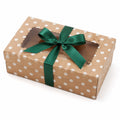 Scatola regalo 25 x 18 x 8 cm in cartone kraft beige con finestra trasparente e nastro verde